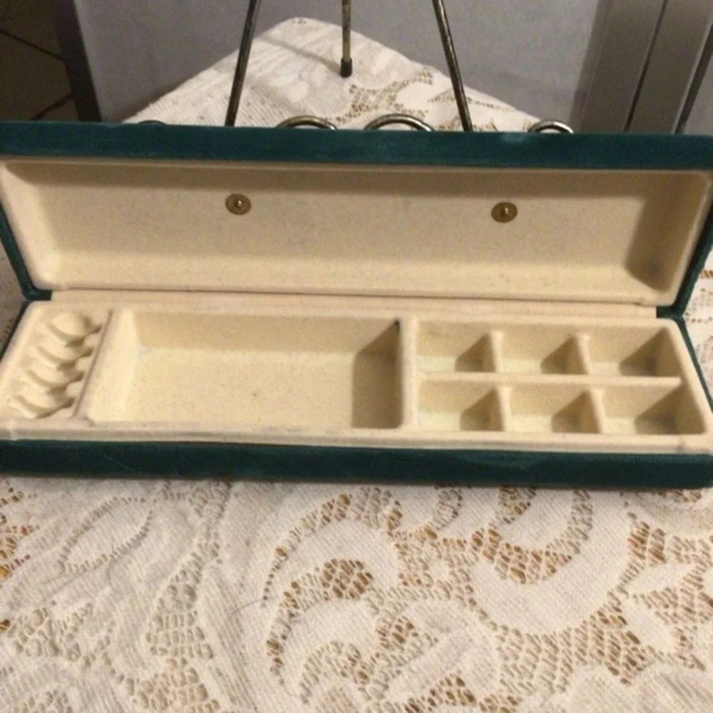 GREEN JEWELRY CASE
